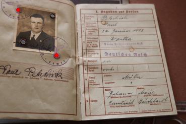 Military passport and work book of a man from Kamenz Saxony